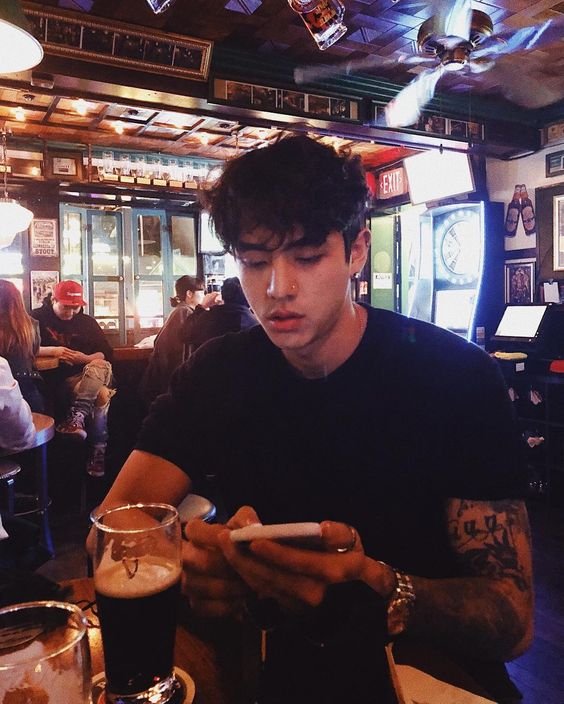 They tend to have rocky relationships | 6 Reasons Why You Shouldn't Date Hot People | ZestRadar