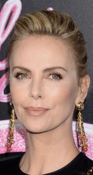 9 Gorgeous Celebrities Who Hate Wearing Makeup