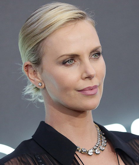 9 Gorgeous Celebrities Who Hate Wearing Makeup