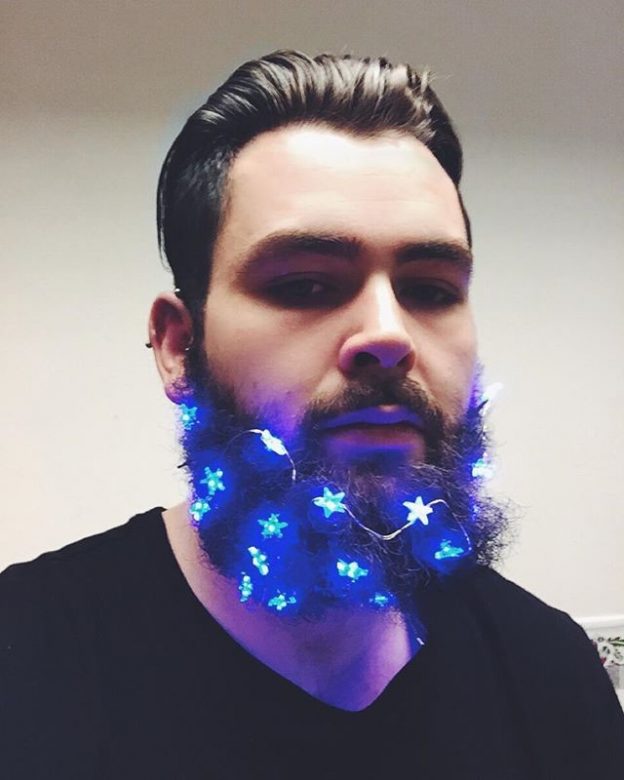 ≡ Deck Your Beard With Tiny Christmas Lights! Brain Berries