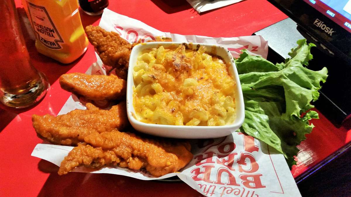 Buzz Clucks with Mac & Cheese from Red Robin's | 10 Foods That Are Guaranteed To Make You Happy | Brain Berries