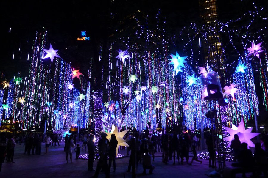 Ayala Triangle Gardens, Manila, Philippines | 10 Best Christmas Light Displays Around The World | Zestradar