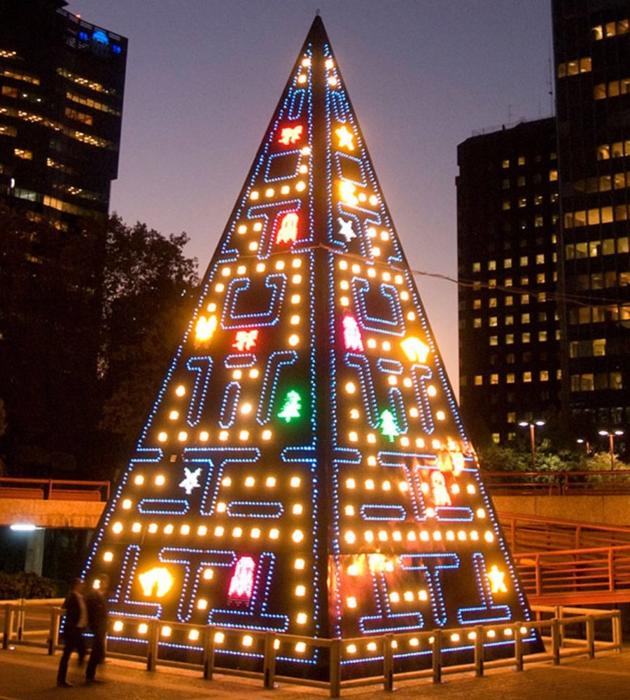 #5 | From Pillows To Lost & Found Items: The Coolest And Weirdest Christmas Trees You’ve Seen So Far | Zestradar