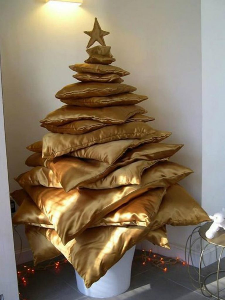 #6 | From Pillows To Lost & Found Items: The Coolest And Weirdest Christmas Trees You’ve Seen So Far | Zestradar