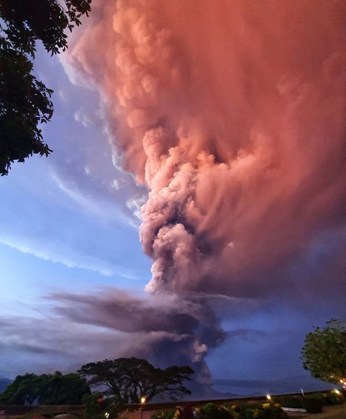 The Taal Volcano Has Just Erupted On The Philippines, And It's Horrifyingly Beautiful #10 | Zestradar