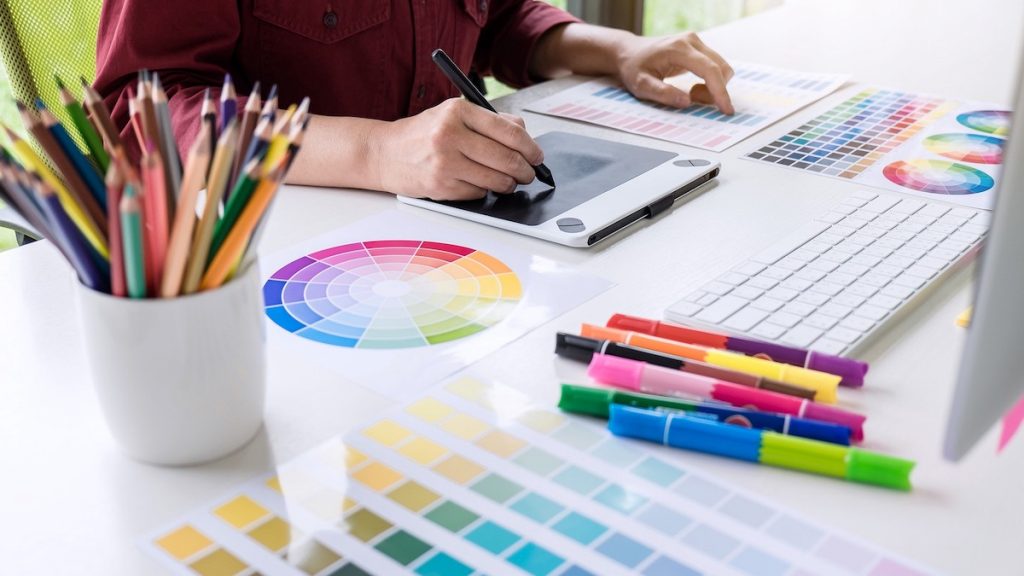 7 Best Jobs To Try Before You’re 25