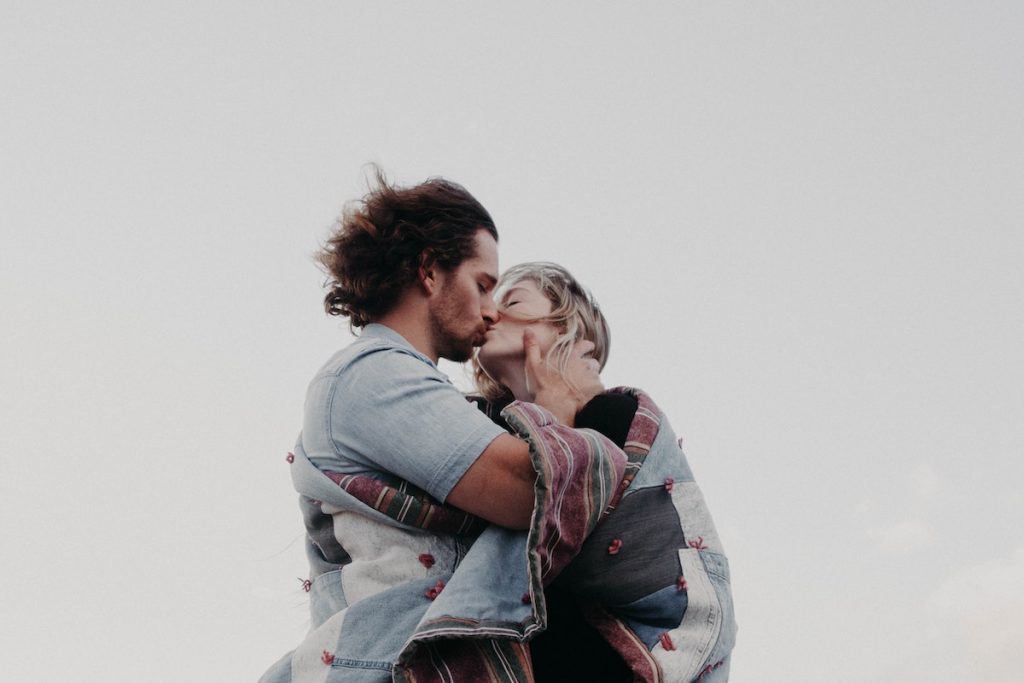 Las 6 cosas que espera un hombre de una mujer para una relación duradera