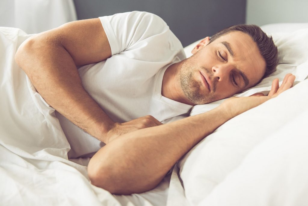 7 posiciones para dormir y qué dicen de ti