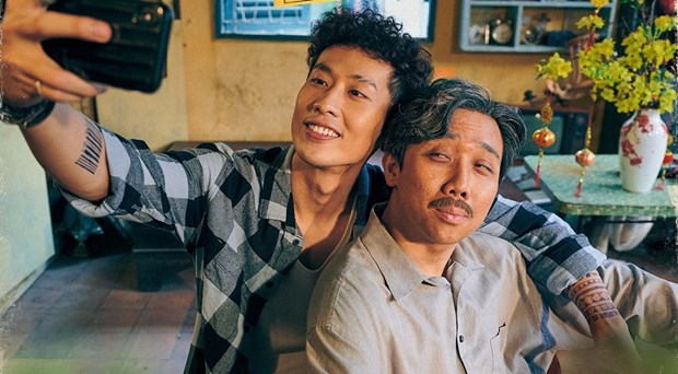 Thành công và những “hạt sạn”của bộ phim kỷ lục phòng vé Bố Già!