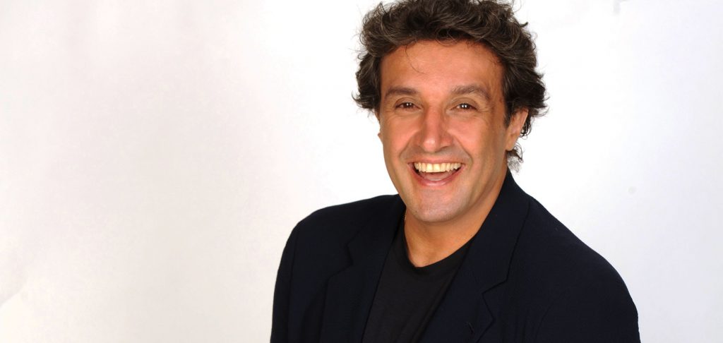 Flavio Insinna è ancora fidanzato? La verità sulla sua relazione!