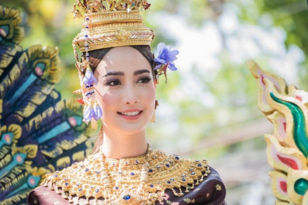 6 นางเอกในชุดนางสงกรานต์ที่สวยงามที่สุด