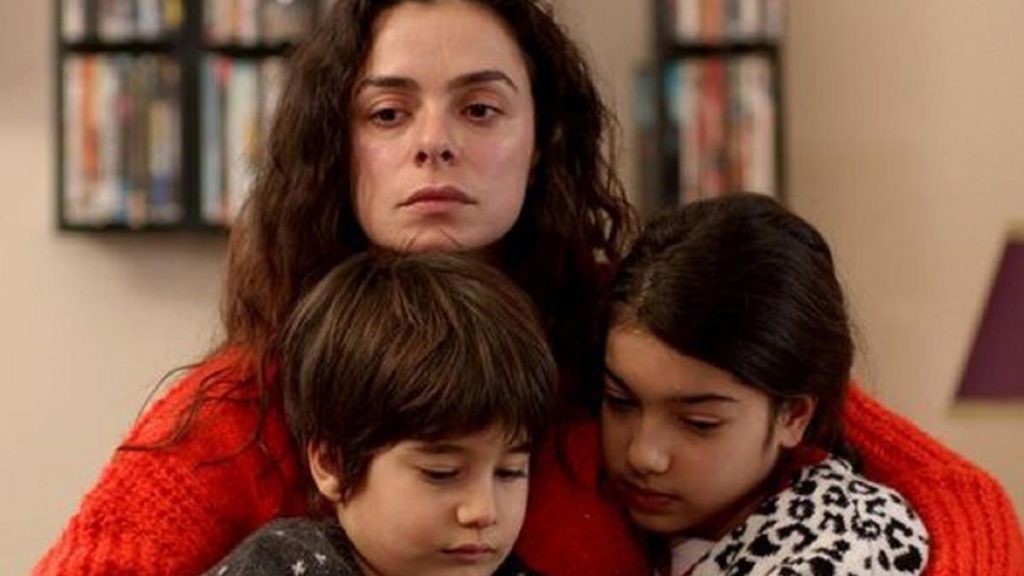 Mujer arrasa en España: 7 datos sobre la serie