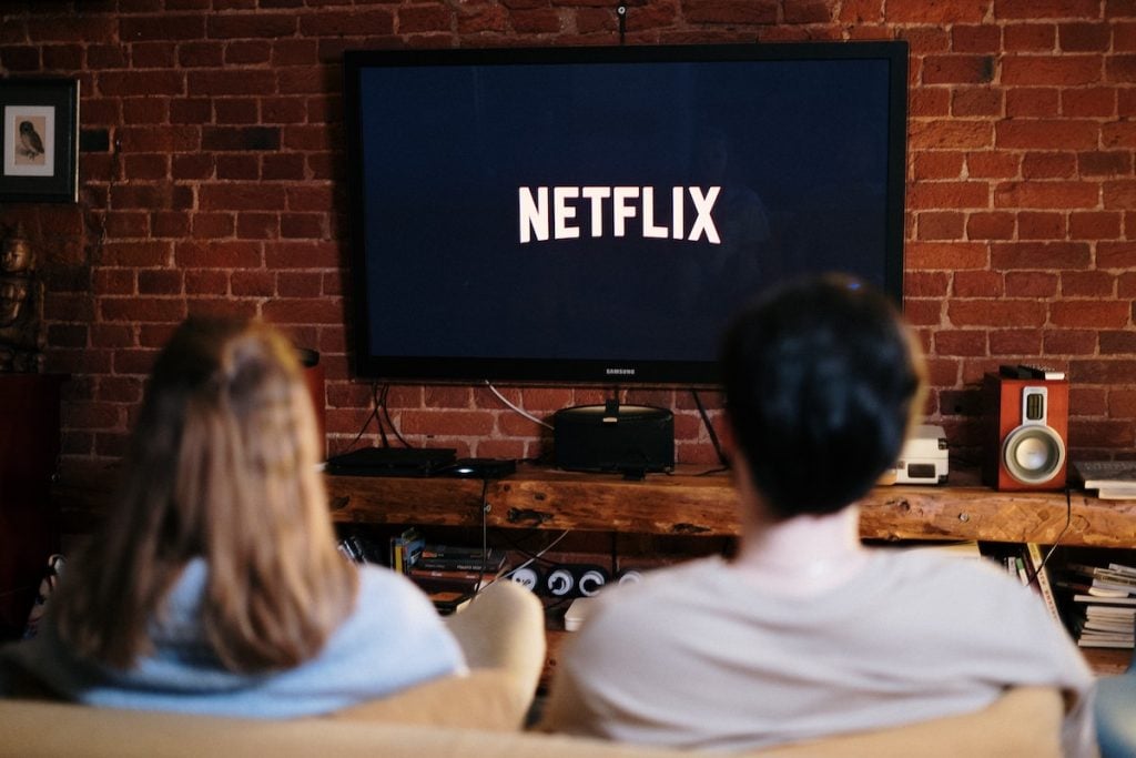 Binge-Watching: Was passiert, wenn man seine Lieblingsserie im Marathon sieht?