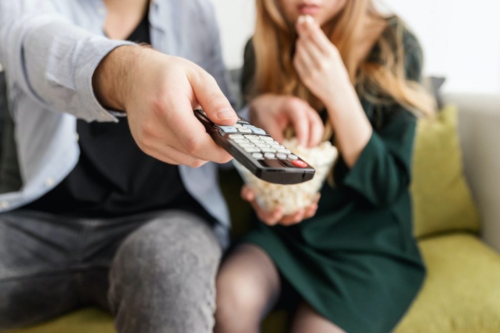 Binge-Watching: Was passiert, wenn man seine Lieblingsserie im Marathon sieht?