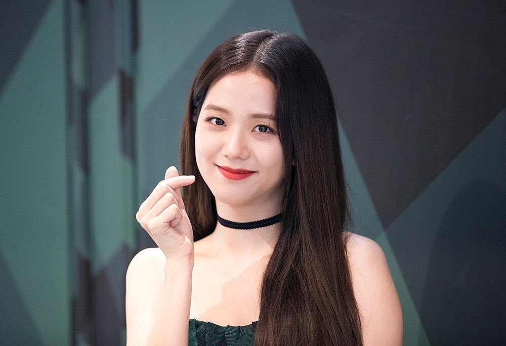 Những lần “đại náo” làng thời trang, trút bỏ hình tượng “bánh bèo” của Jisoo (BLACKPINK)