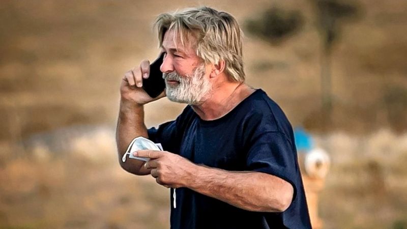 Трагічний дубль: голлівудський актор Алек Болдвін випадково застрелив українську операторку Галину Гатчінс