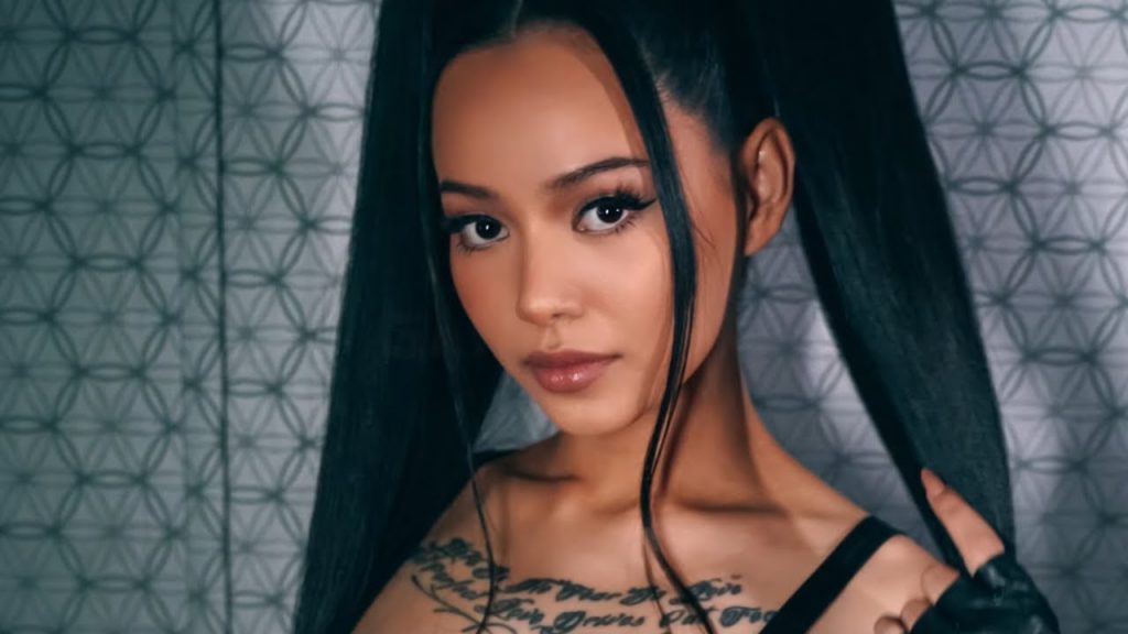 “Hot girl hát nhép” sở hữu kênh TikTok đứng thứ 4 toàn cầu là ai?