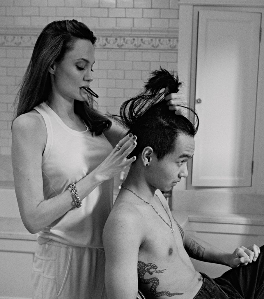 Angelina jolie mamada