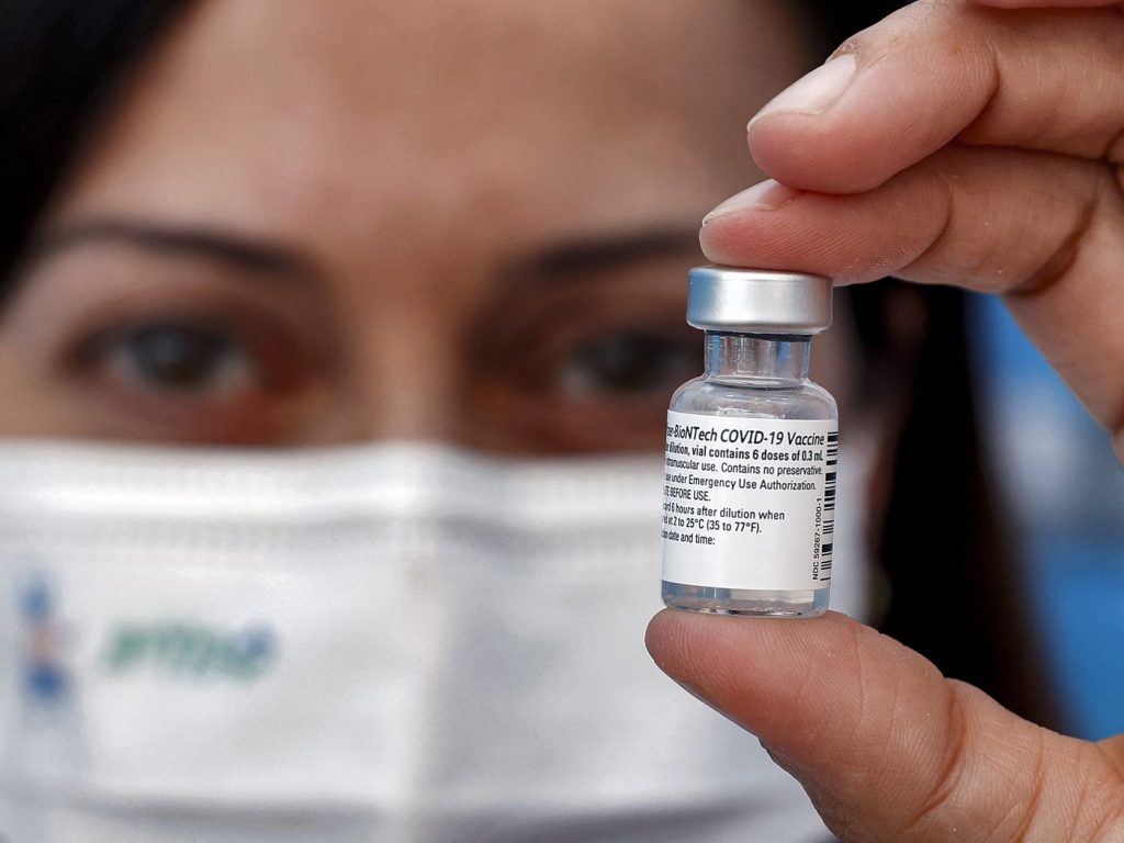 Quais os efeitos colaterais da dose de reforço da vacina para COVID-19?