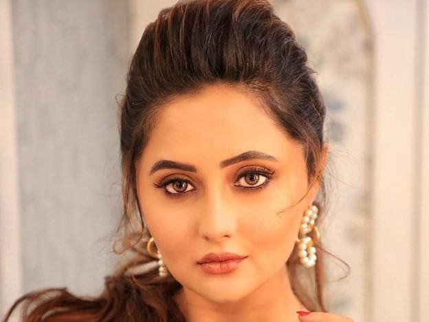 सोशल मीडिया पर अश्लील मैसेज, गाली-गलौज और धमकियों का शिकार होने वाली टीवी सेलिब्रिटीज