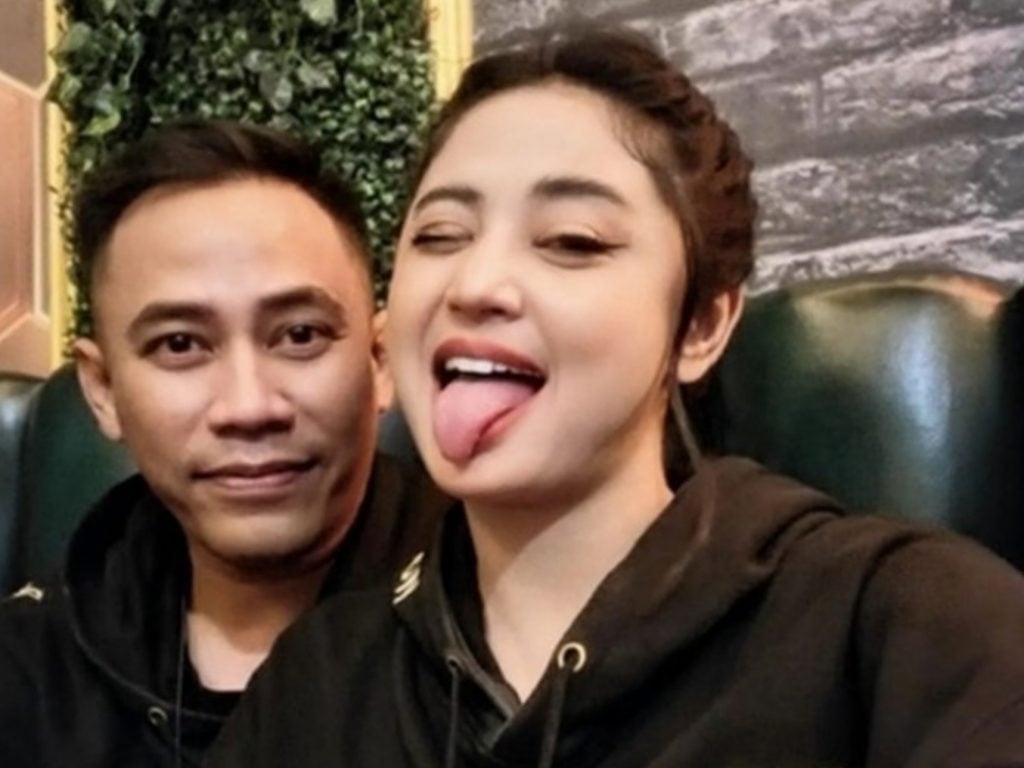 Bergaji Ratusan Juta! Ini Sosok Tunangan Dewi Perssik!