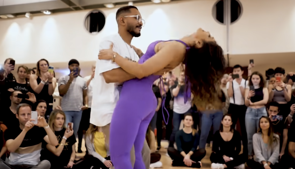 La giovane coppia che ha lasciato il mondo a bocca aperta con la sua danza