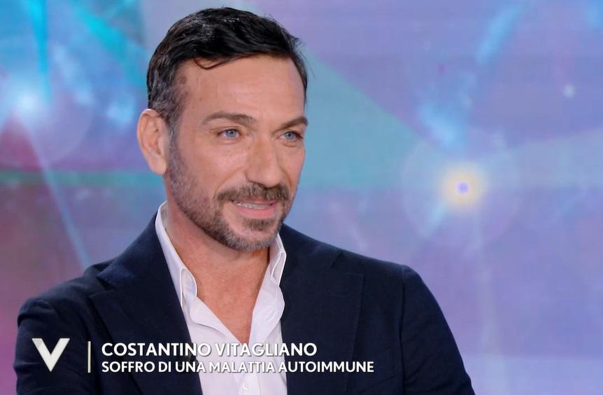 Dalla piena salute al ricovero oncologico a 49 anni: Costantino Vitagliano descrive la sua lotta contro la malattia e la perdita di 12 kg