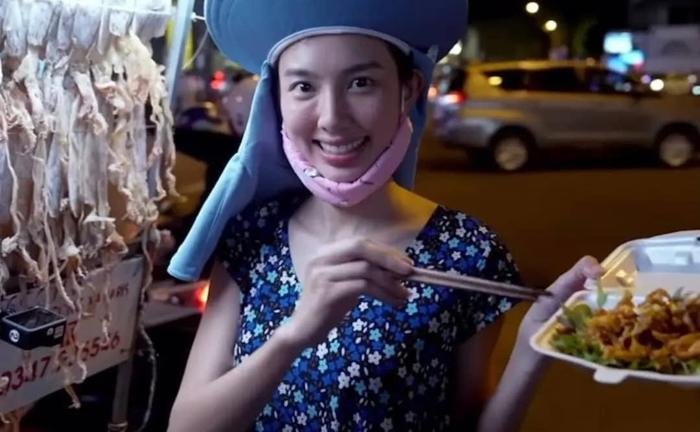 Thùy Tiên flex ảnh ‘1 tuần làm 6 nghề’, dân mạng nhắn nhủ cẩn trọng với nghề bán hoa!