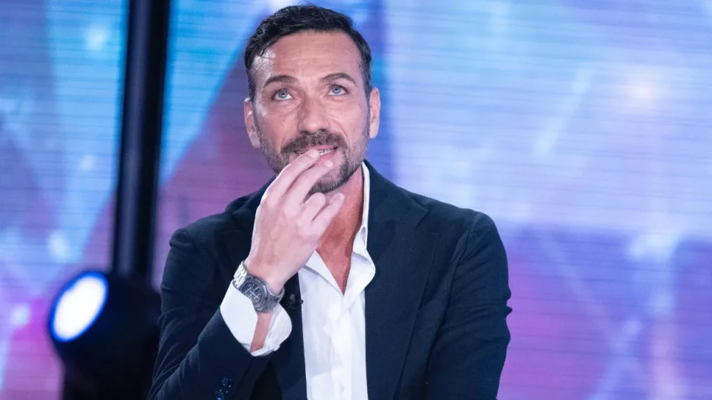 Dalla piena salute al ricovero oncologico a 49 anni: Costantino Vitagliano descrive la sua lotta contro la malattia e la perdita di 12 kg