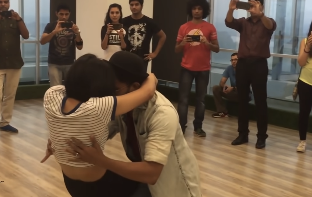 Cặp đôi khiến mọi người mê mẩn với điệu nhảy Bachata gợi cảm