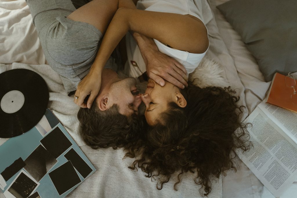 “FUR IMMER JUNG: Diese 3 Sternzeichen bewahren die Liebe bis ans Ende ihrer Tage”