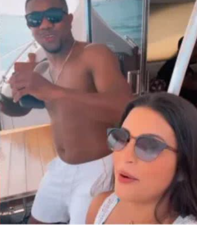 Quem é Aline Bianca? Saiba quem é mulher vista com o ex-BBB Davi Brito em passeio de lancha