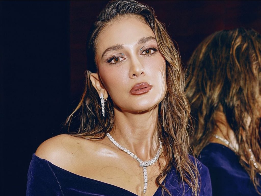 Kebiasaan Unik Artis, Gigit Kuku, Ngedot Hingga Cium Ketiak!