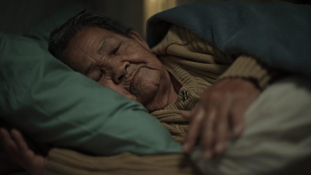 मृत्यु के करीब होने के संकेत — क्या होता है शरीर में जब कोई मरने वाला होता है?