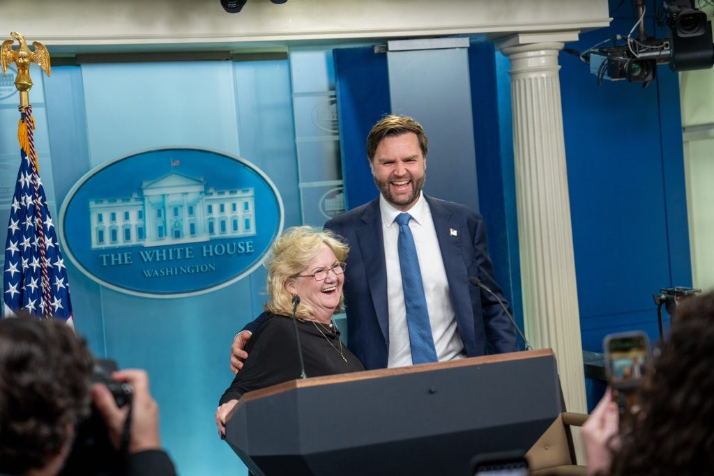 JD Vance Height: Shocking Height Difference With His Mom Has People Curious
