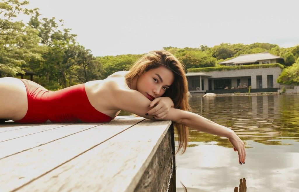Mỹ nhân Việt diện bikini nóng bỏng nhất