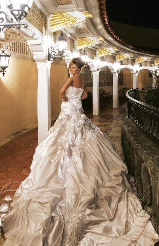 Veja os looks mais ousados de Melania Trump antes de se tornar primeira-dama dos EUA