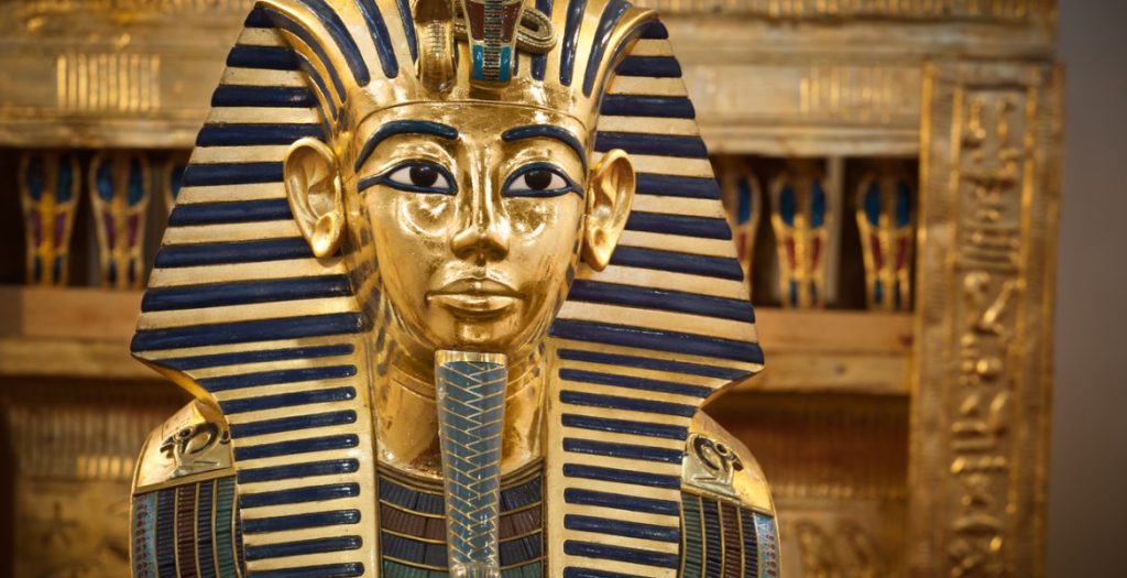لعنة المومياوات: رحلة مثيرة داخل أعماق التابوت الملكي